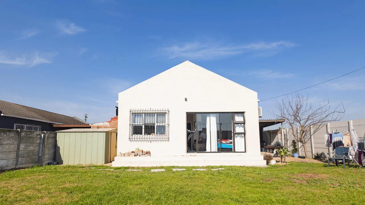 3 Bedroom House for sale in Peerless Park North