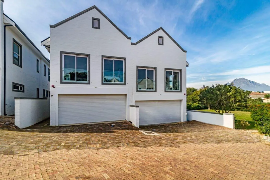 3 Bedroom House for sale in Gevonden Estate