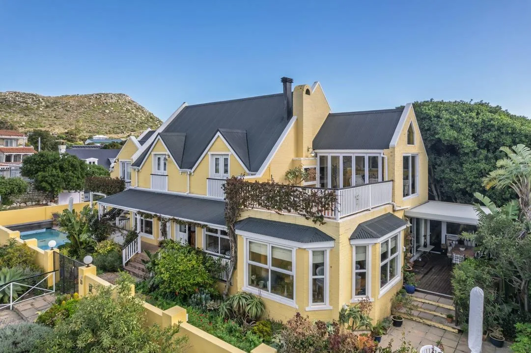 4 Bedroom House for sale in Kommetjie