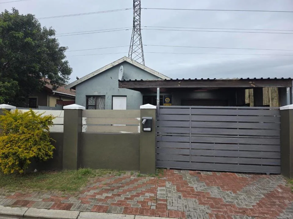 3 Bedroom House for sale in Highbury Park