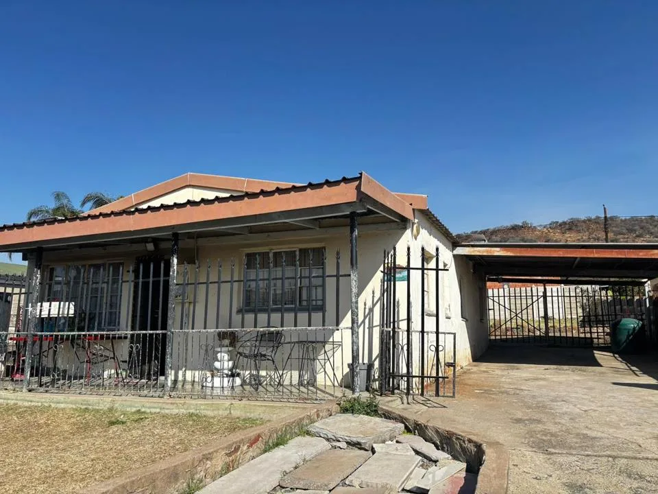 3 Bedroom House for sale in Hillside