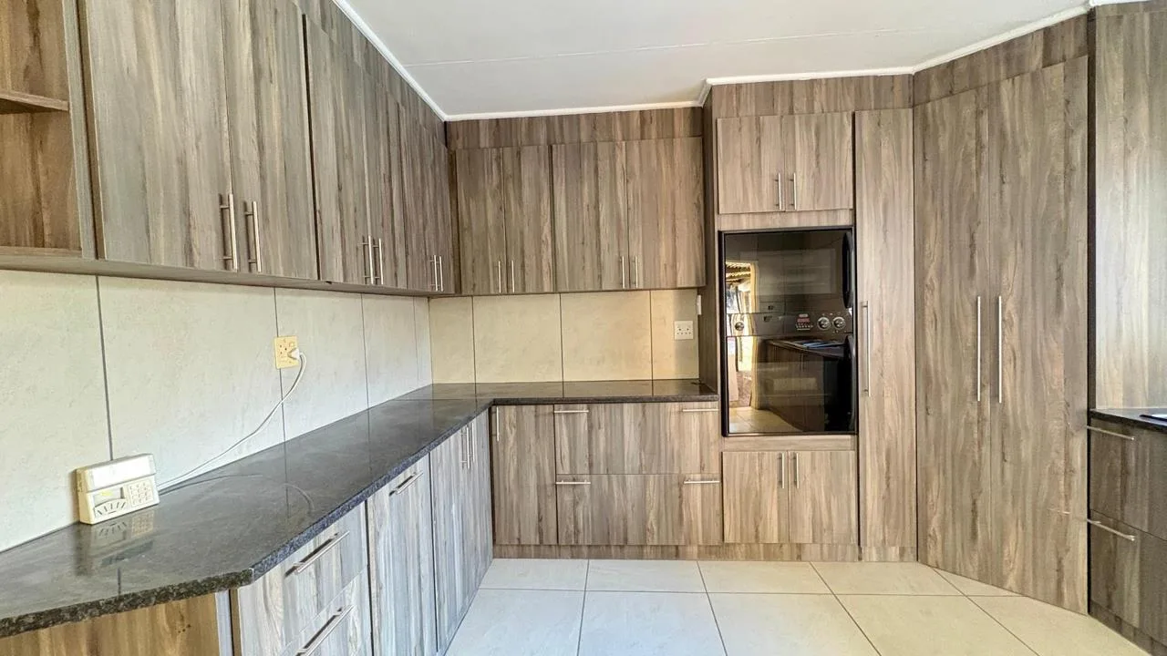4 Bedroom House for sale in Fichardt Park