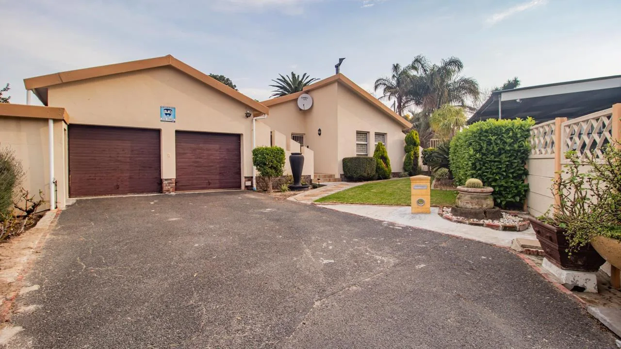 3 Bedroom House for sale in Oakglen