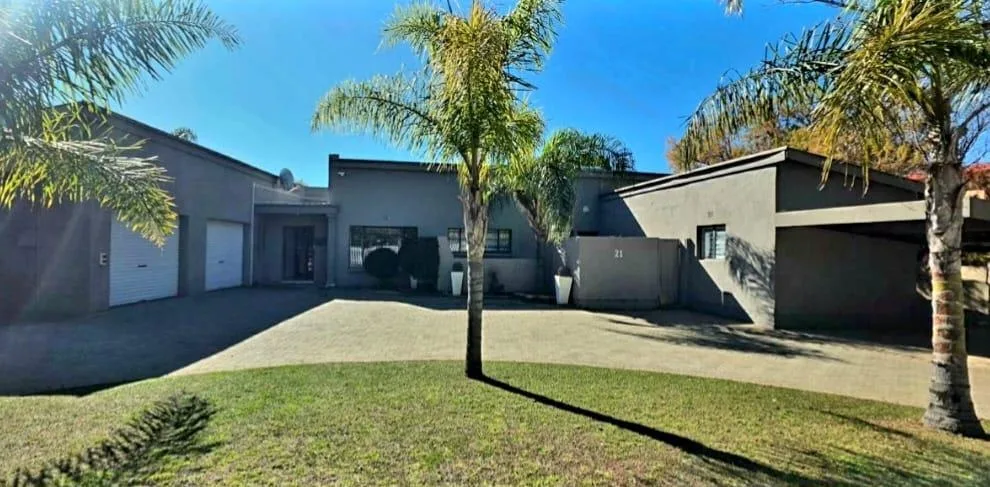 4 Bedroom House for sale in Jim Fouchepark