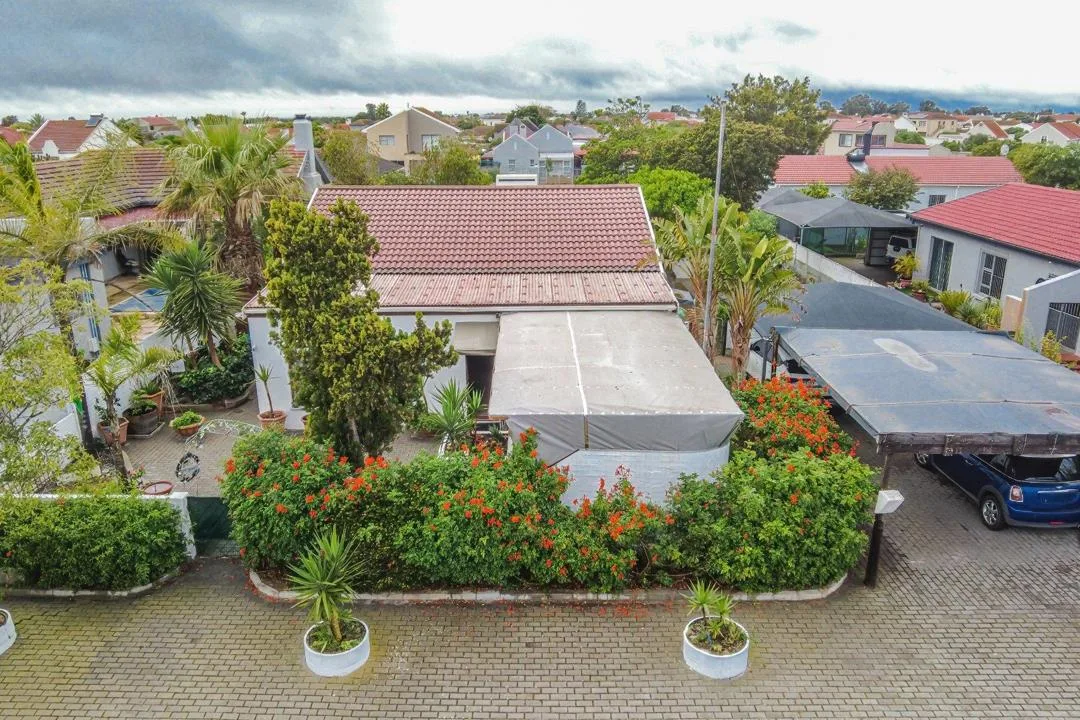4 Bedroom House for sale in Port Owen