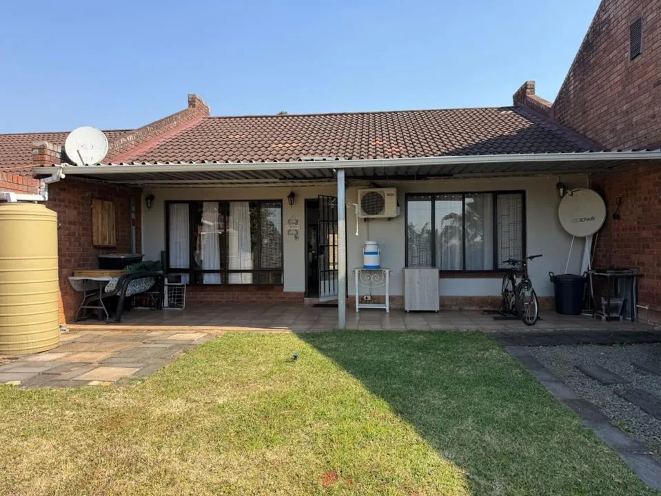 2 Bedroom Townhouse for sale in Blackridge