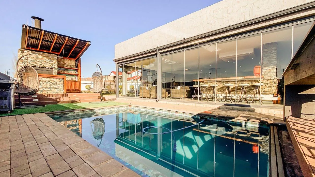 4 Bedroom House for sale in Tuscany Ridge