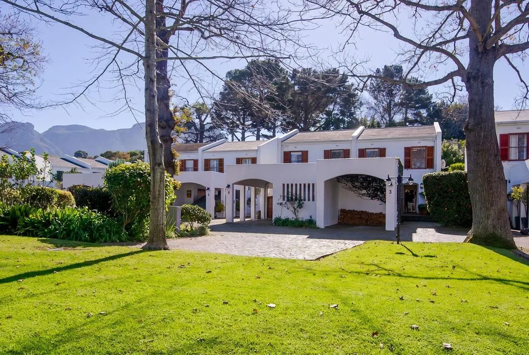 3 Bedroom House for sale in Constantia