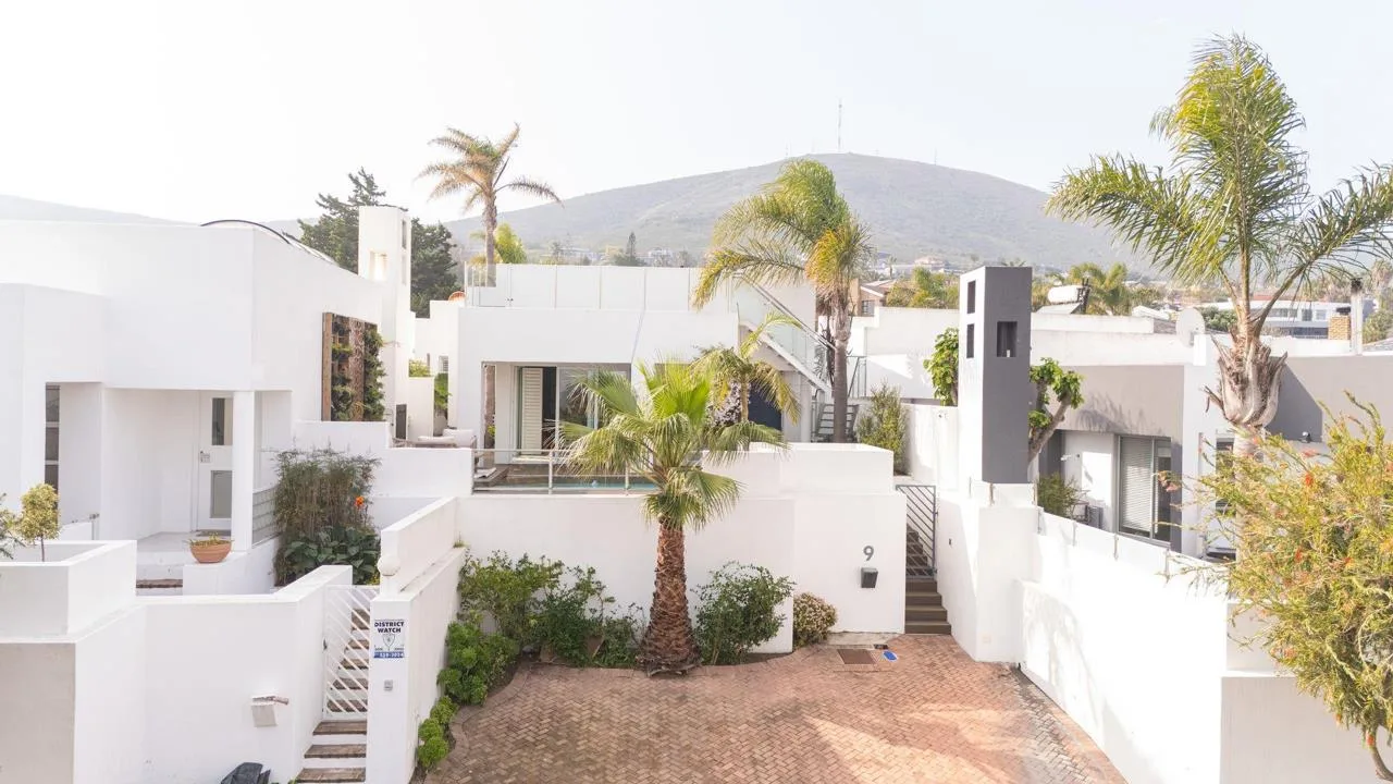 3 Bedroom House for sale in Plattekloof 3