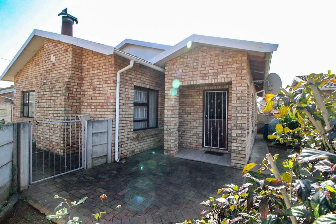 2 Bedroom House for sale in Azalea Park