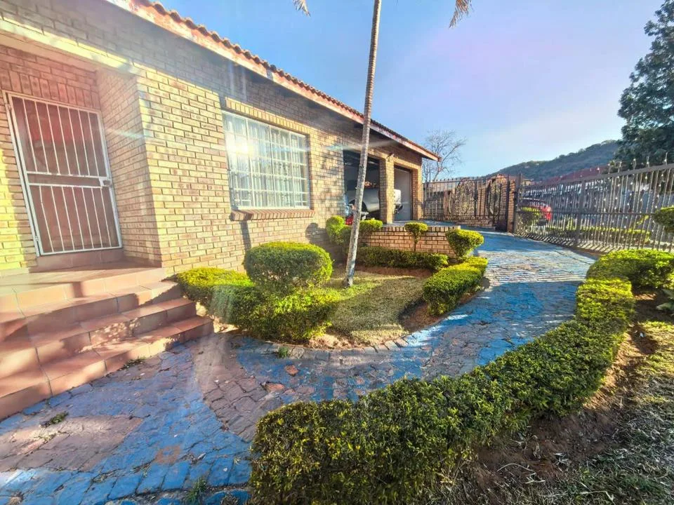 3 Bedroom House for sale in Geelhoutpark