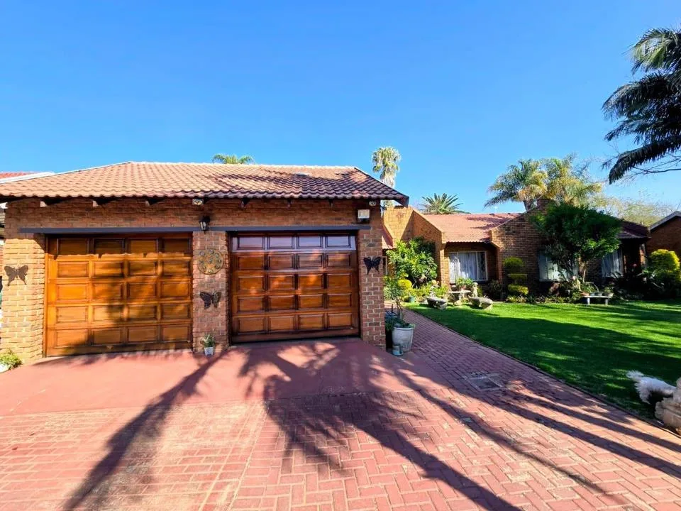 5 Bedroom House for sale in Flora Park