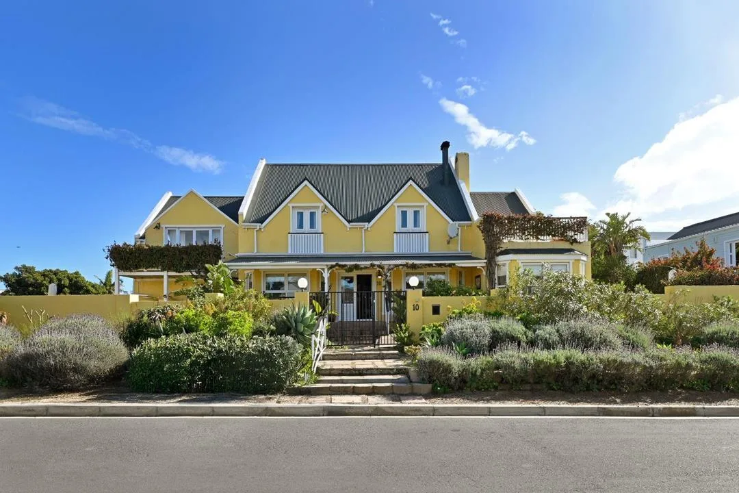 5 Bedroom House for sale in Kommetjie