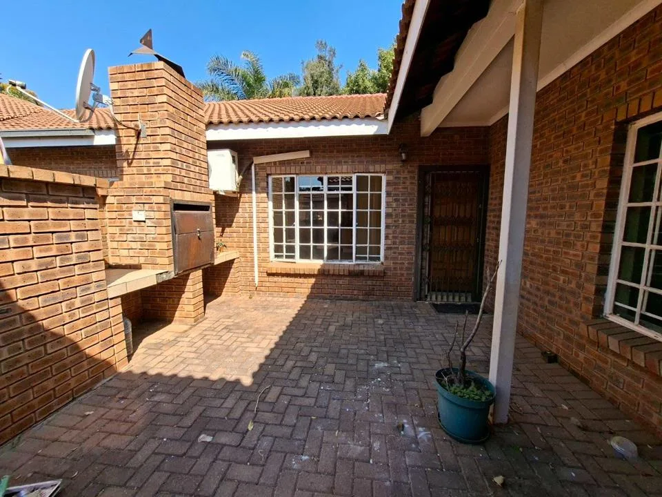 3 Bedroom Townhouse for sale in Impala Park