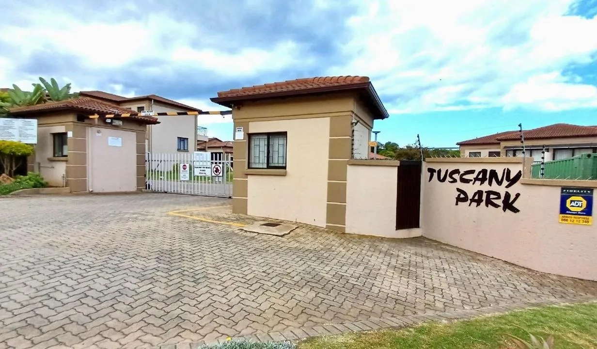 3 Bedroom Townhouse for sale in Island View