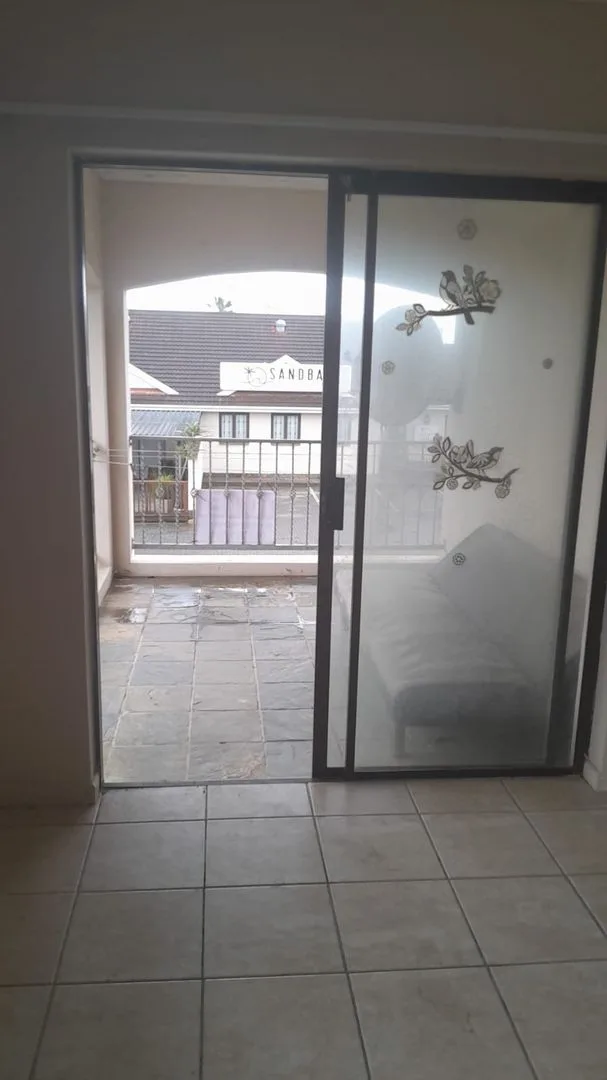 3 Bedroom Apartment / flat to rent in Crossways