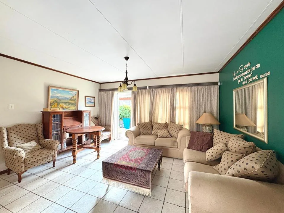 3 Bedroom Townhouse for sale in Langenhovenpark