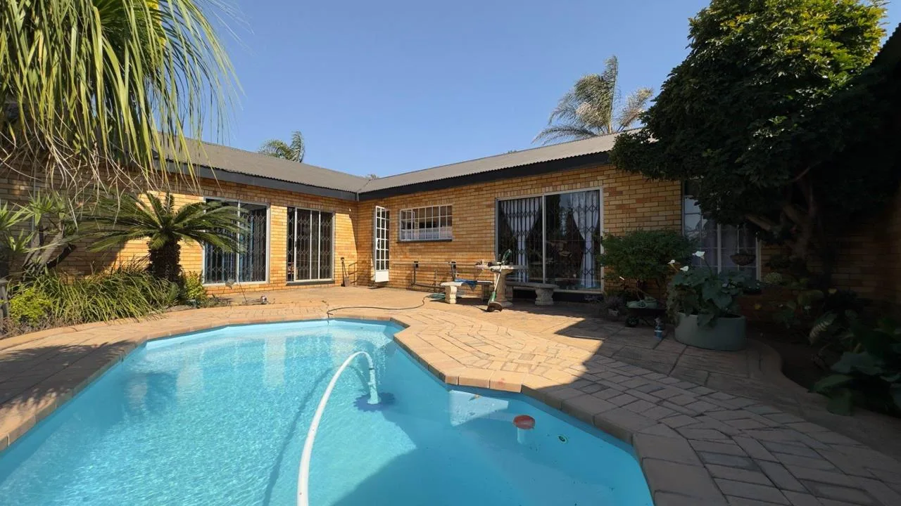 4 Bedroom House for sale in Stilfontein Ext 4