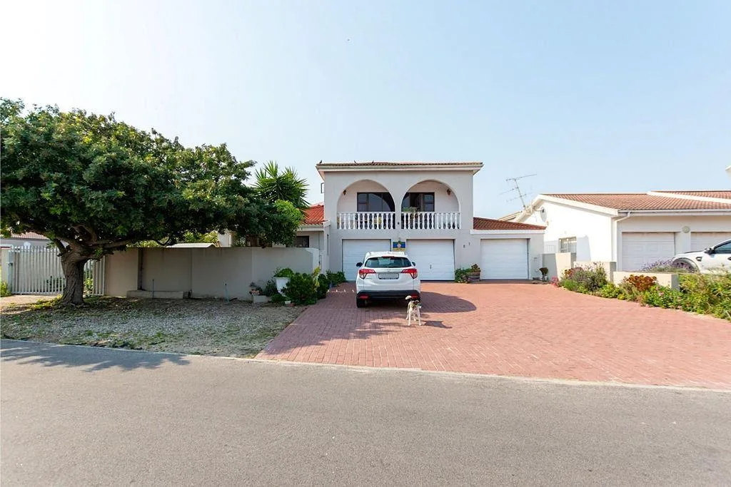 4 Bedroom House for sale in Port Owen