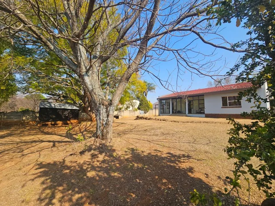 3 Bedroom House for sale in Pioneer Park