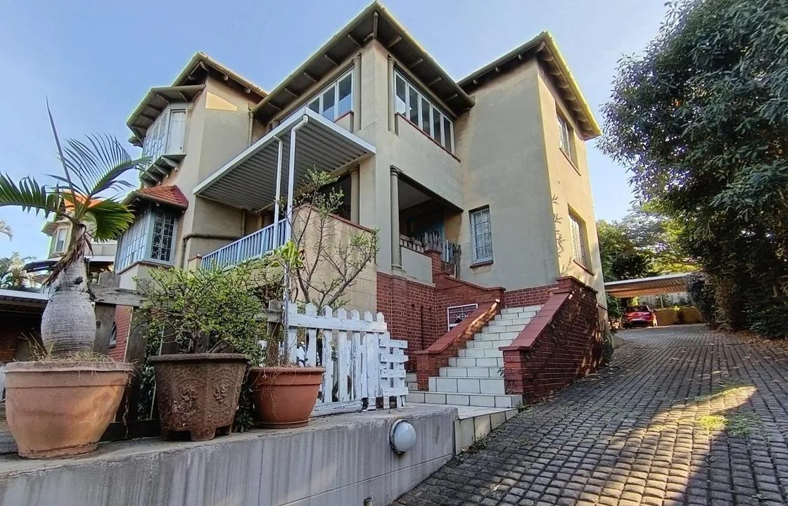 4 Bedroom House for sale in Glenwood