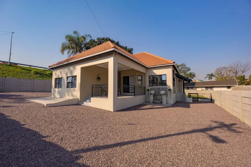 4 Bedroom House for sale in Malvern