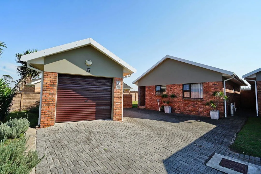 2 Bedroom House for sale in Gonubie