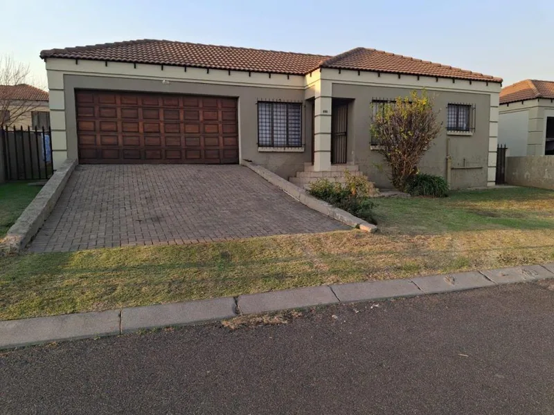 3 Bedroom Townhouse for sale in Jackaroo Park