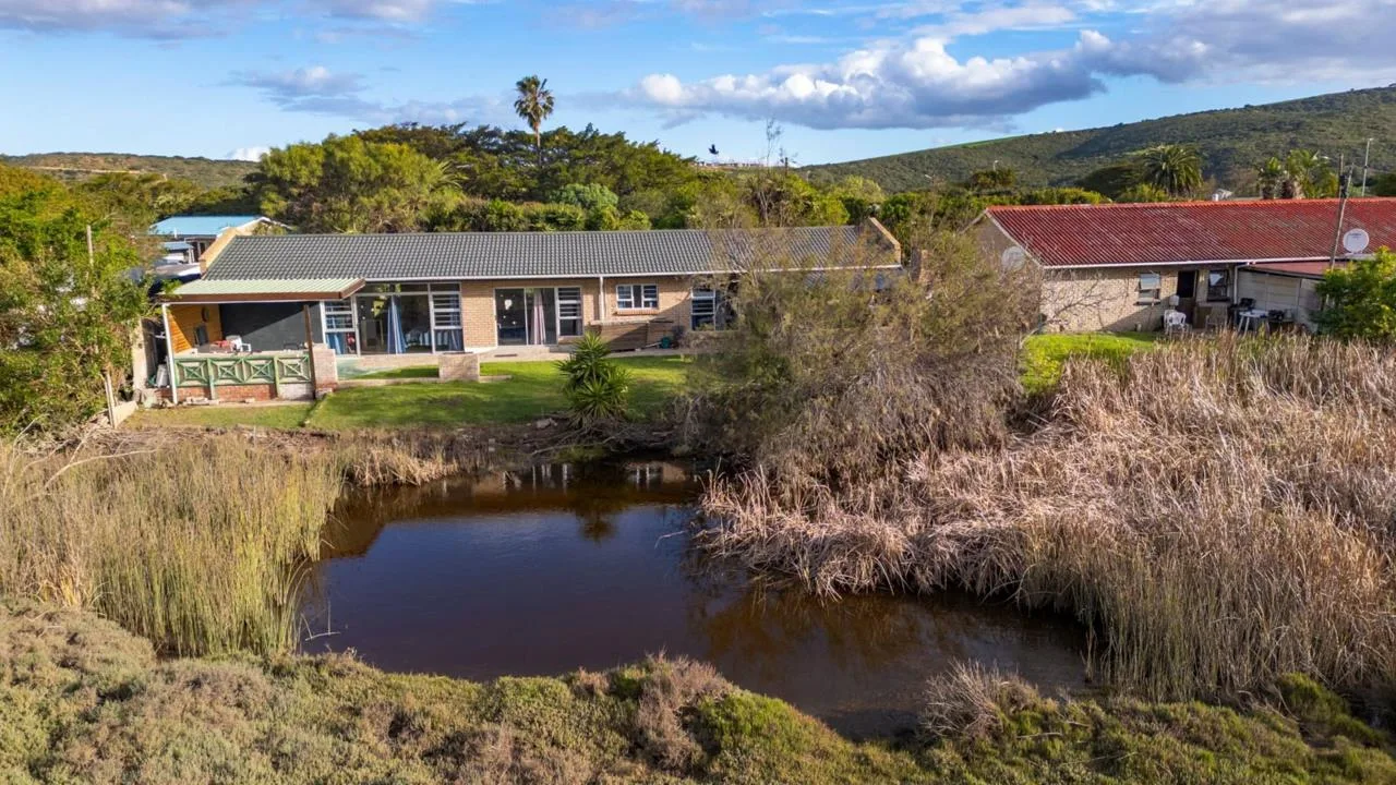 4 Bedroom House for sale in Klein Brak Rivier