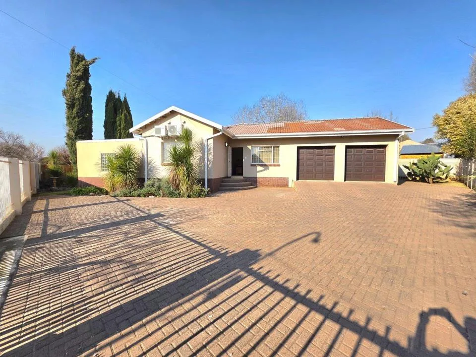 3 Bedroom House for sale in Panorama
