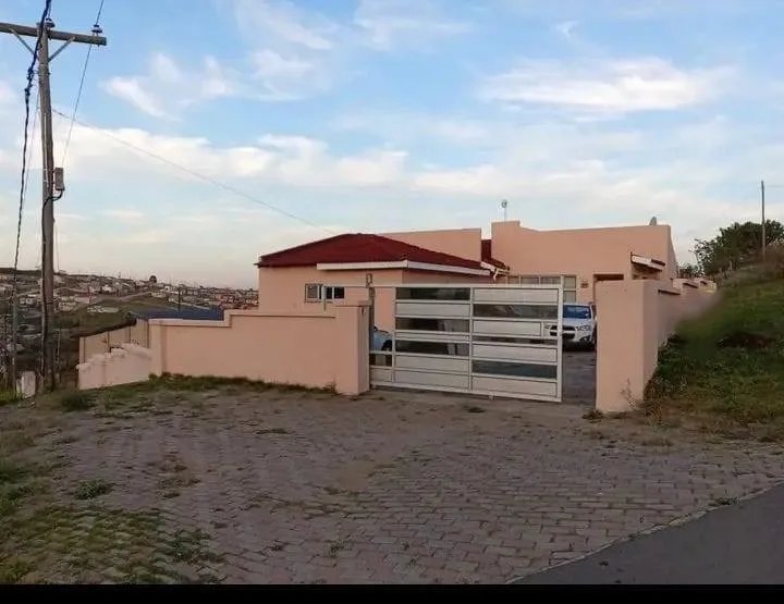 3 Bedroom House for sale in Mdantsane Nu 16