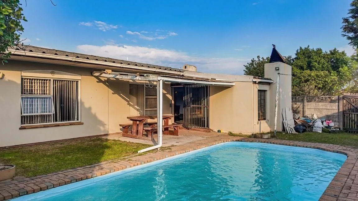 4 Bedroom House for sale in Oakglen
