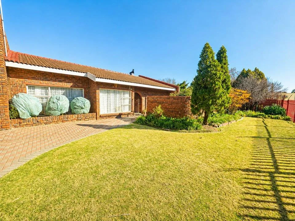 4 Bedroom House for sale in Virginia Park