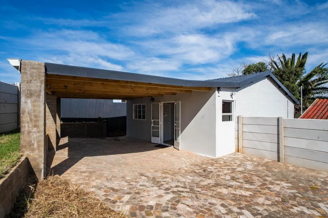 2 Bedroom House for sale in Kingswood