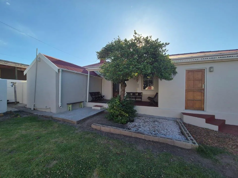 3 Bedroom House for sale in Albertinia