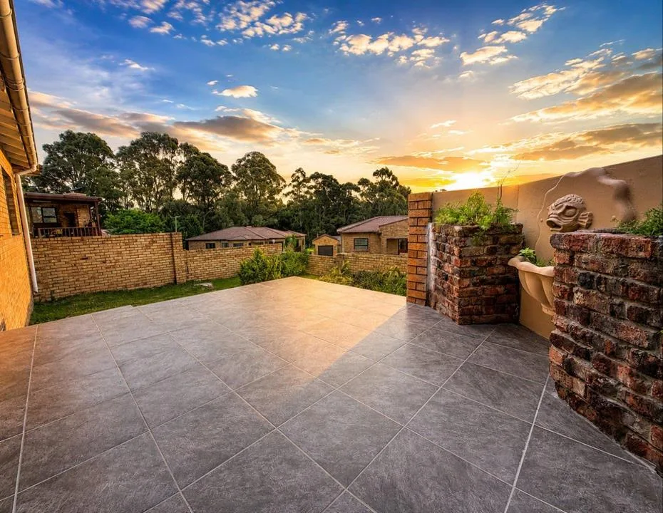 3 Bedroom Townhouse for sale in Glenroy Park