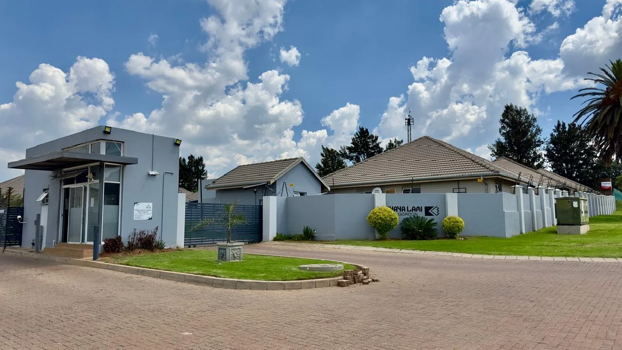 3 Bedroom Townhouse to rent in Hoeveld Park