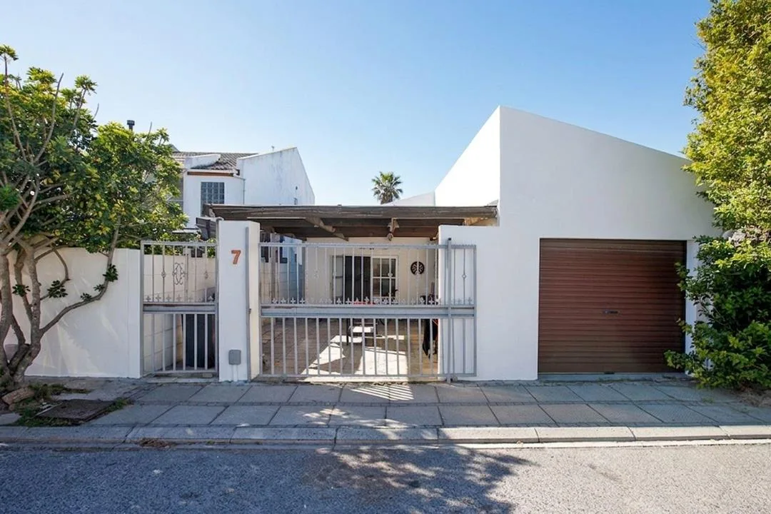 4 Bedroom House for sale in Marina Da Gama