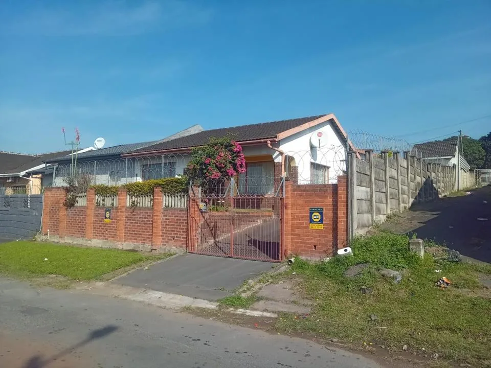 3 Bedroom House for sale in Shallcross