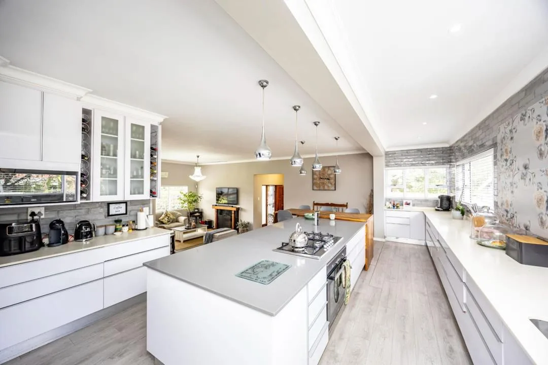 4 Bedroom House for sale in Beacon Bay