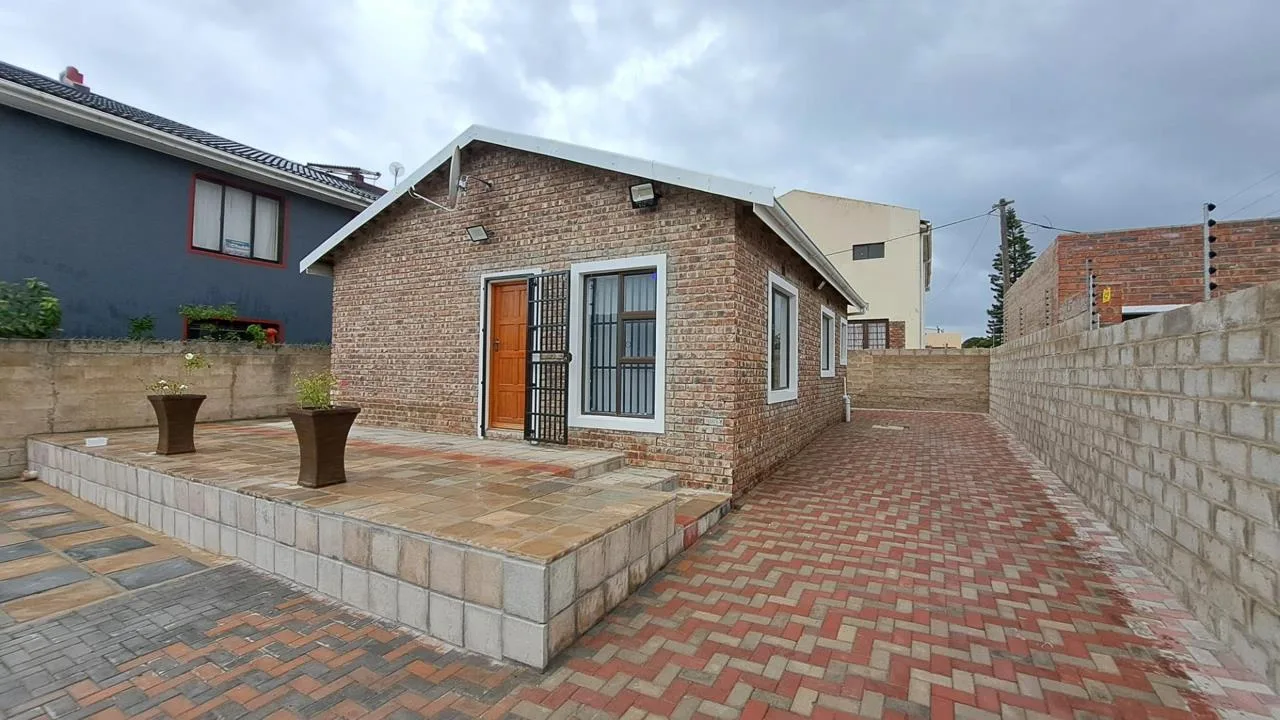 2 Bedroom House for sale in Kleinkrantz