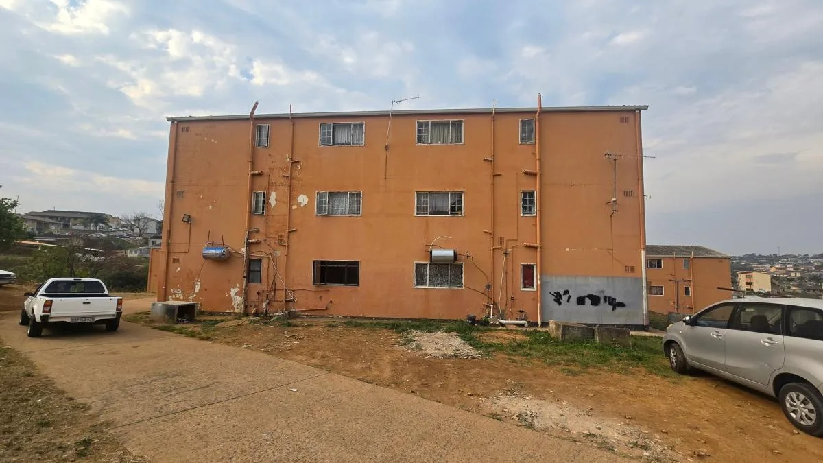 2 Bedroom Apartment / flat for sale in Whetstone
