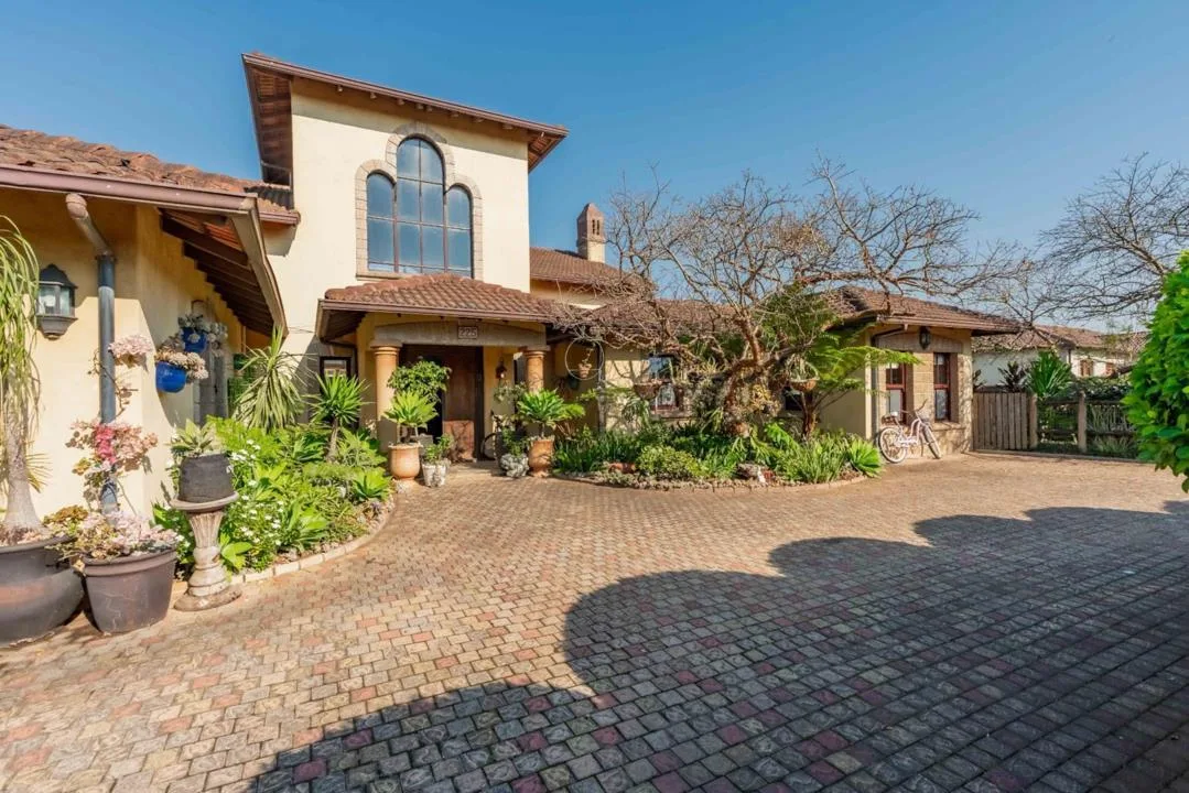 4 Bedroom House for sale in Plantations Estate