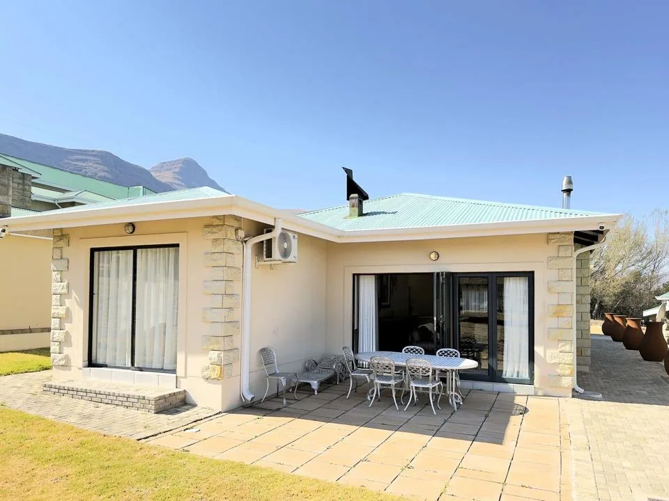 4 Bedroom House for sale in Clarens Golf & Trout Estate
