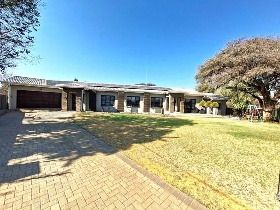 3 Bedroom House for sale in Schweizer Reneke
