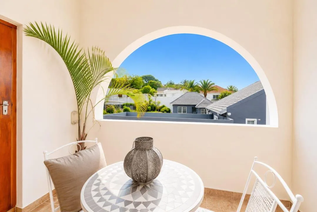 3 Bedroom Apartment / flat for sale in Essenwood