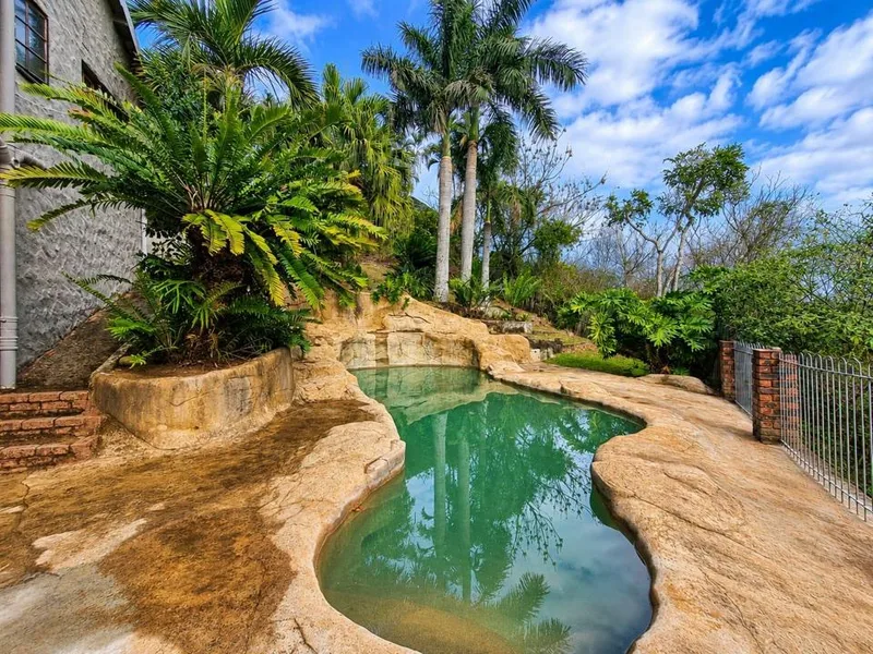 4 Bedroom House for sale in Amanzimtoti