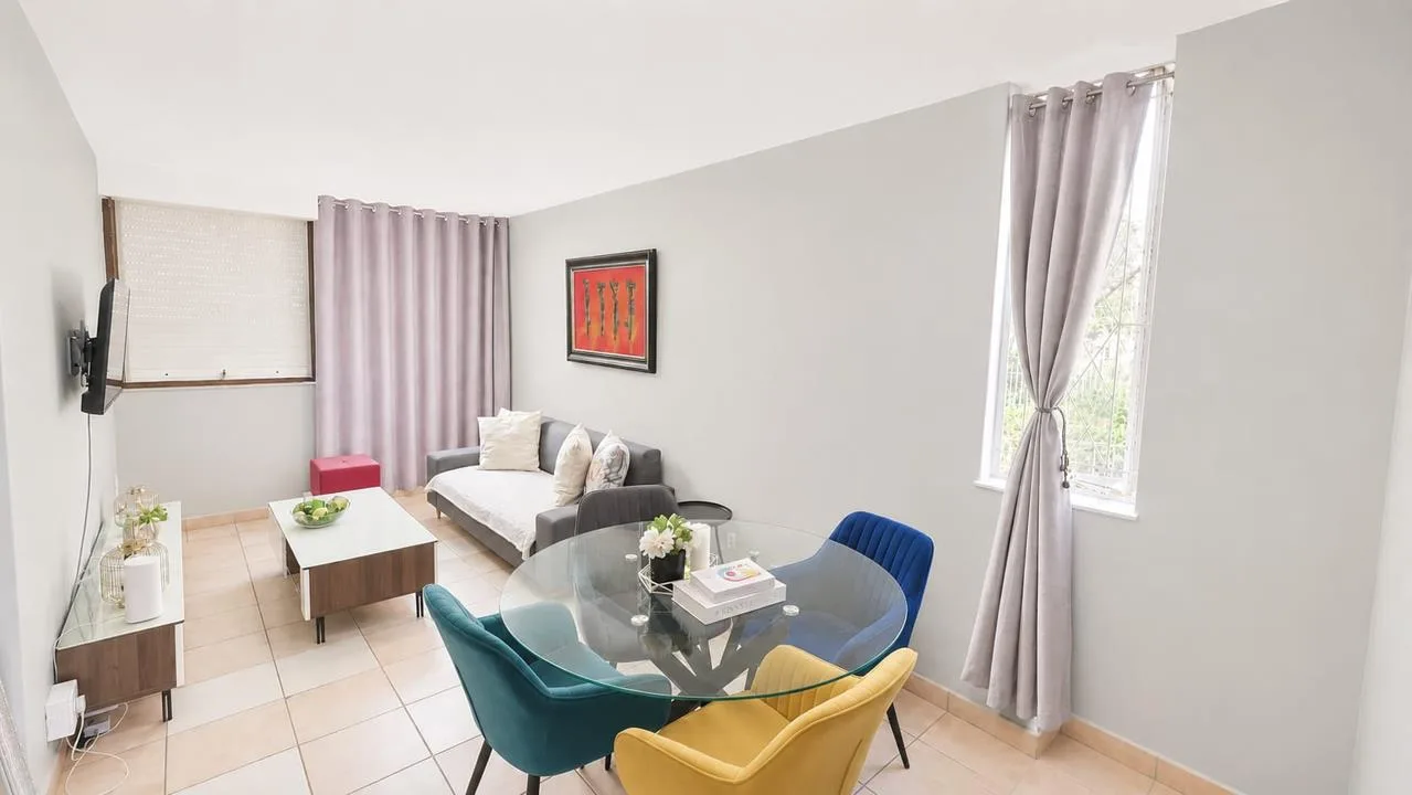 2 Bedroom Apartment / flat for sale in Essenwood