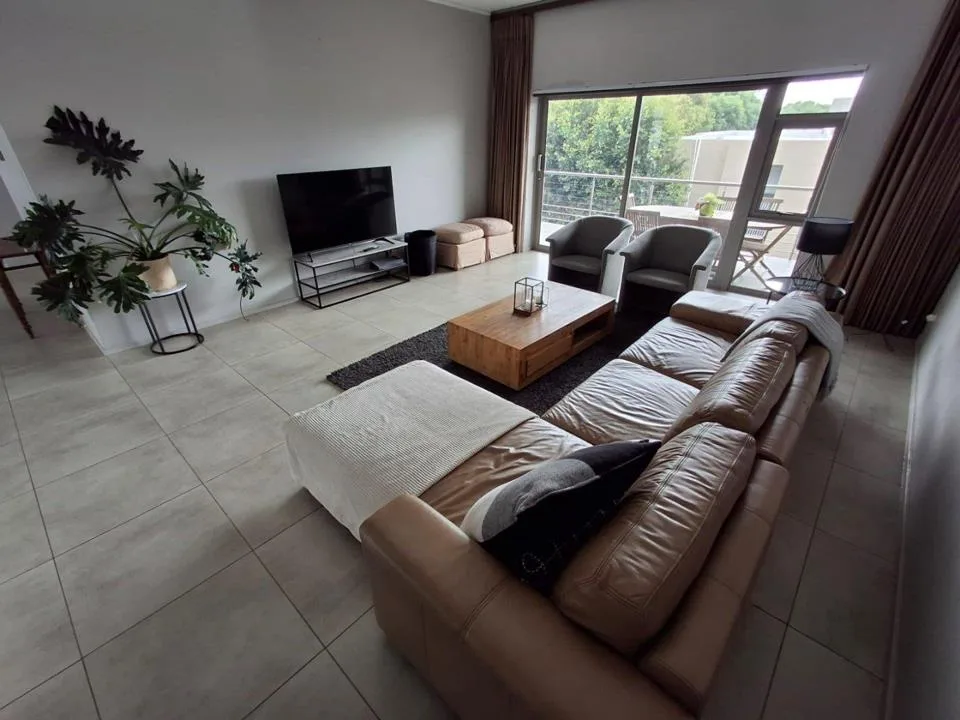 3 Bedroom Apartment / flat to rent in Oaklands