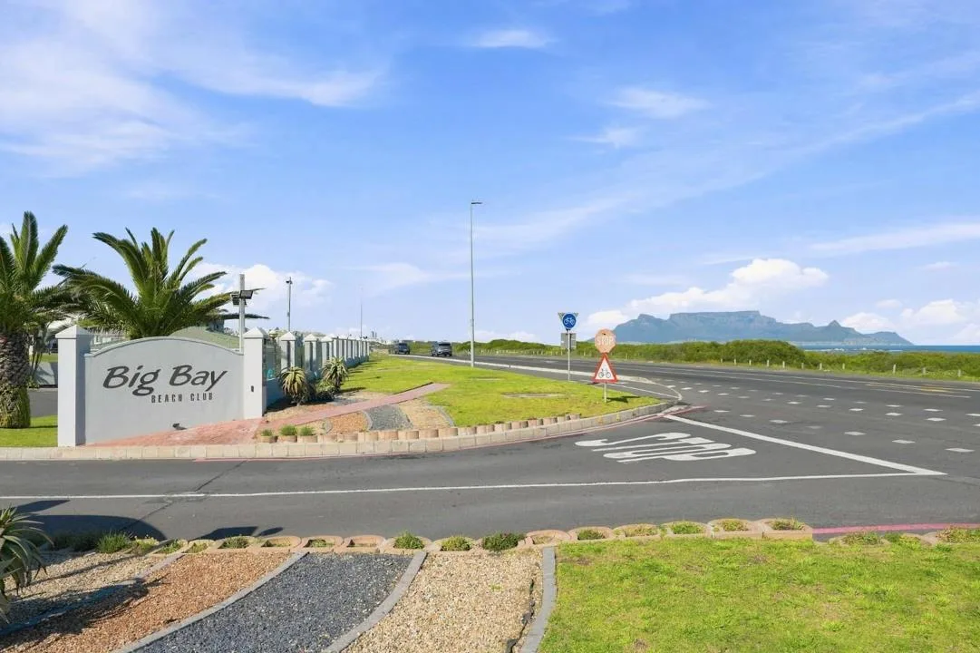 1 Bedroom Apartment / flat for sale in Bloubergstrand